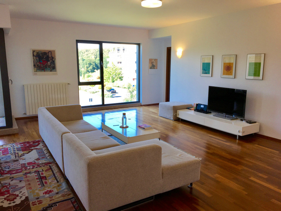 Apartament cu trei camere si doua locuri de parcare, in Baneasa Rezidential