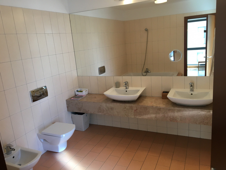 Apartament cu trei camere si doua locuri de parcare, in Baneasa Rezidential