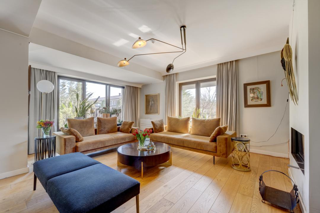 Vila eleganta cu 7 camere, cu curte generoasa, in apropierea Scolii Americane