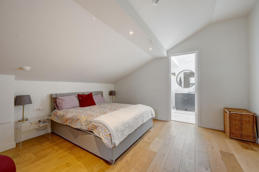 Vila eleganta cu 7 camere, cu curte generoasa, in apropierea Scolii Americane