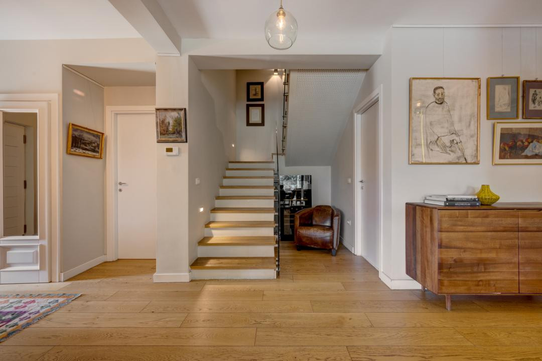 Vila eleganta cu 7 camere, cu curte generoasa, in apropierea Scolii Americane