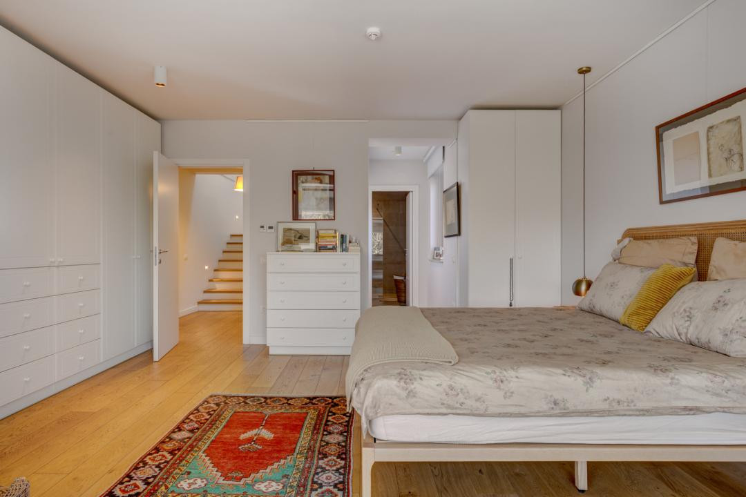 Vila eleganta cu 7 camere, cu curte generoasa, in apropierea Scolii Americane