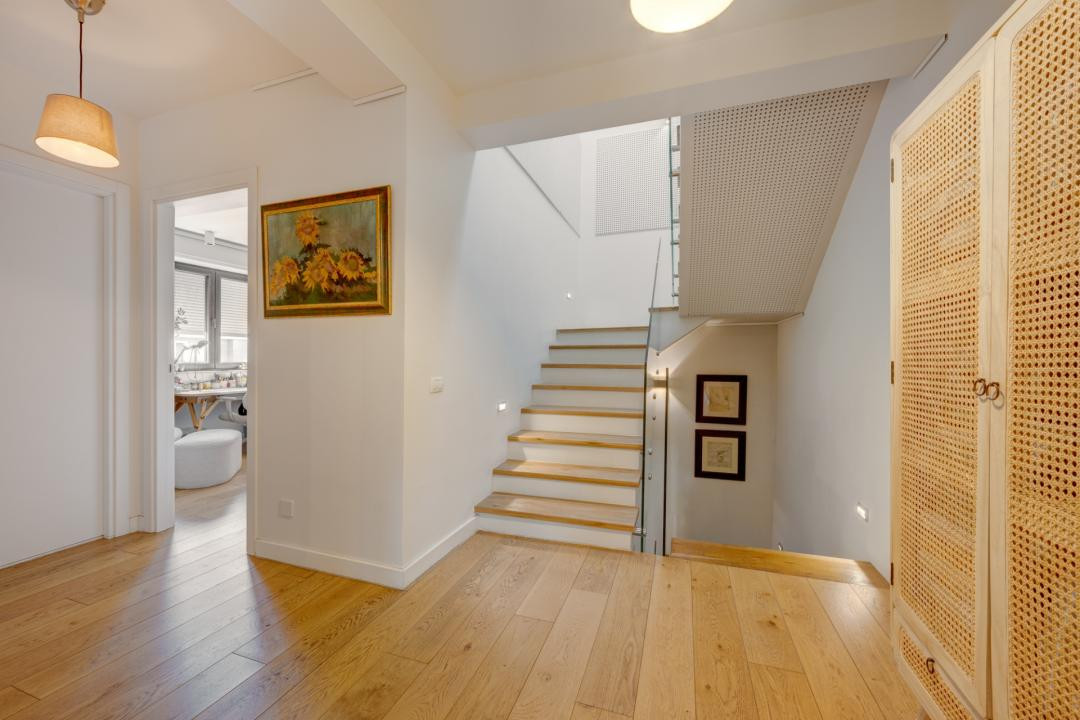 Vila eleganta cu 7 camere, cu curte generoasa, in apropierea Scolii Americane