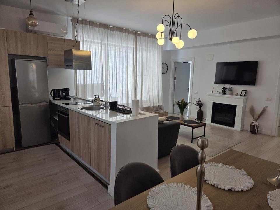 Apartament langa Piata Victoriei, cu terasa generoasa
