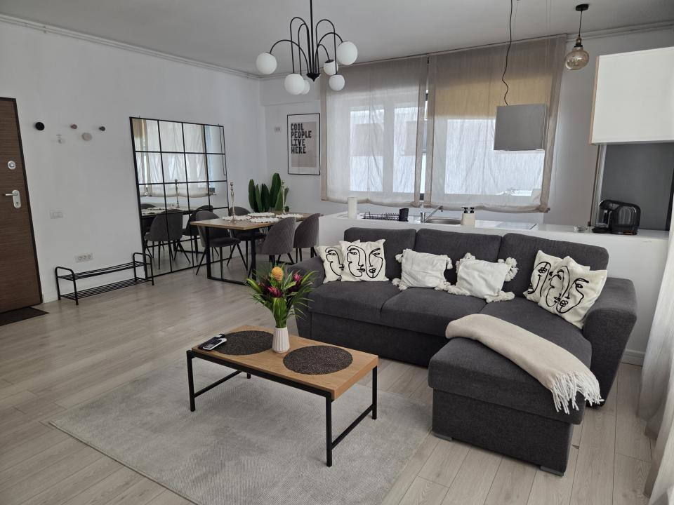 Apartament langa Piata Victoriei, cu terasa generoasa
