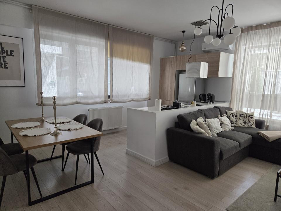 Apartament langa Piata Victoriei, cu terasa generoasa