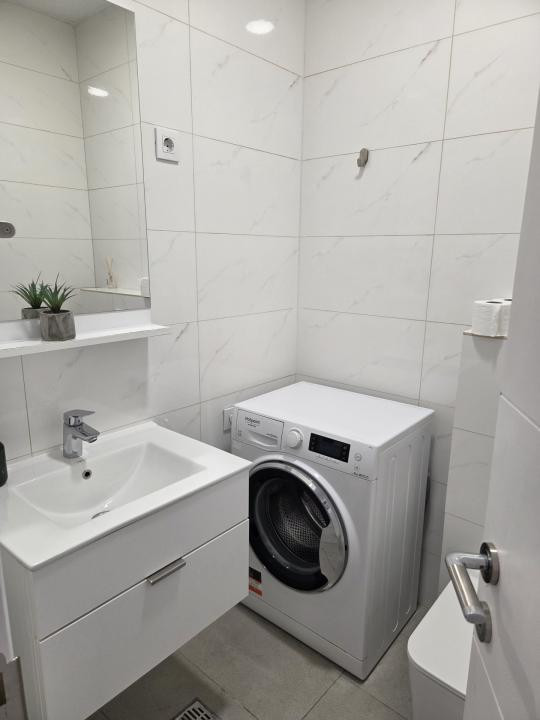 Apartament langa Piata Victoriei, cu terasa generoasa