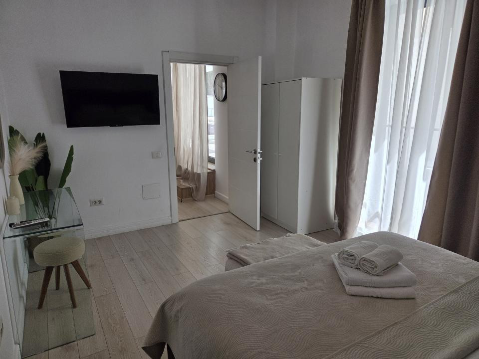 Apartament langa Piata Victoriei, cu terasa generoasa