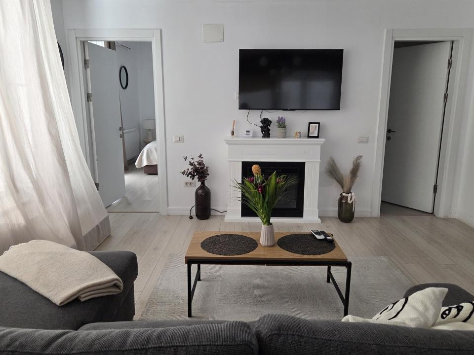 Apartament langa Piata Victoriei, cu terasa generoasa