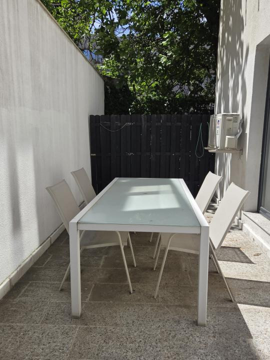 Apartament langa Piata Victoriei, cu terasa generoasa