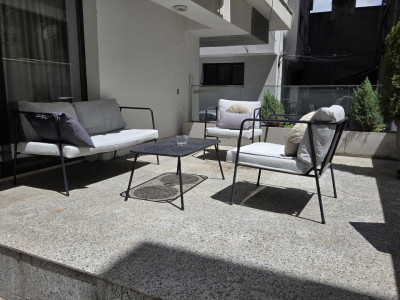 Apartament langa Piata Victoriei, cu terasa generoasa