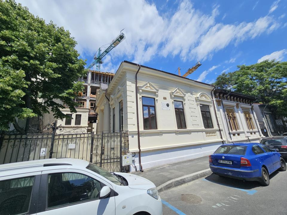 Vila cu valoare istorică –  de închiriat lângă Piața Victoriei
