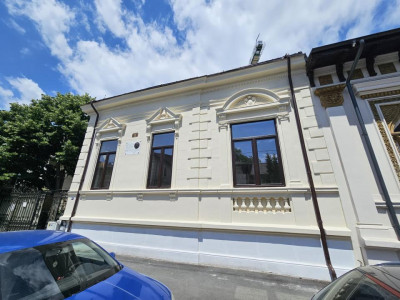 Vila cu valoare istorică –  de închiriat lângă Piața Victoriei