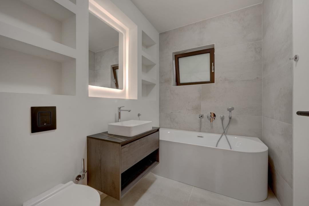 2 bedroom apartment close to Charles de Gaulle square