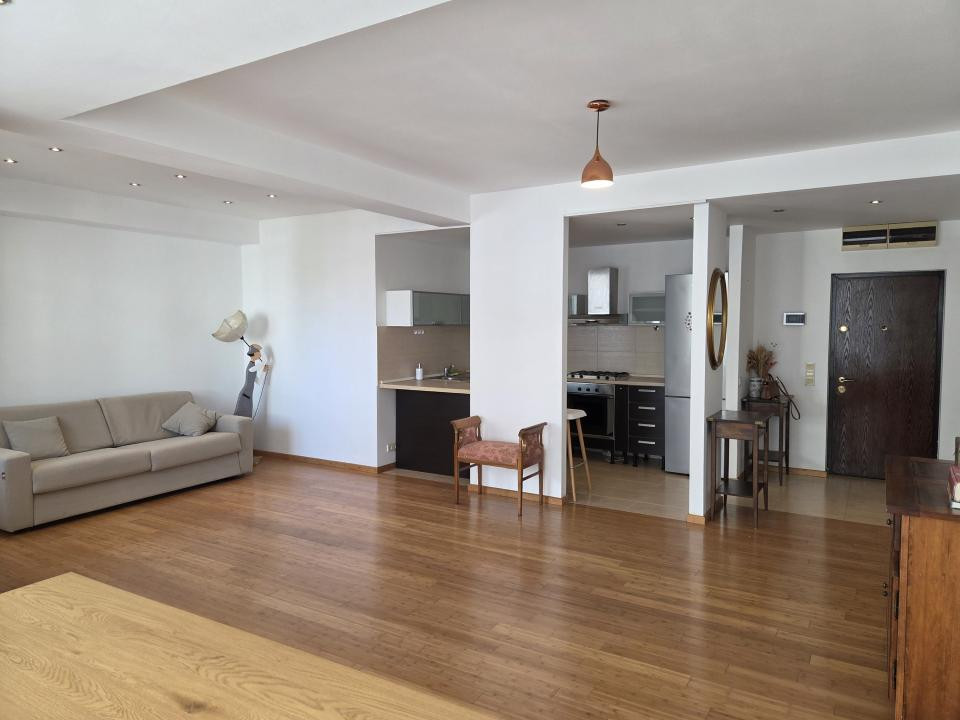 Apartament luminos si spatios, in zona Dorobanti, pretabil birou/rezidenta