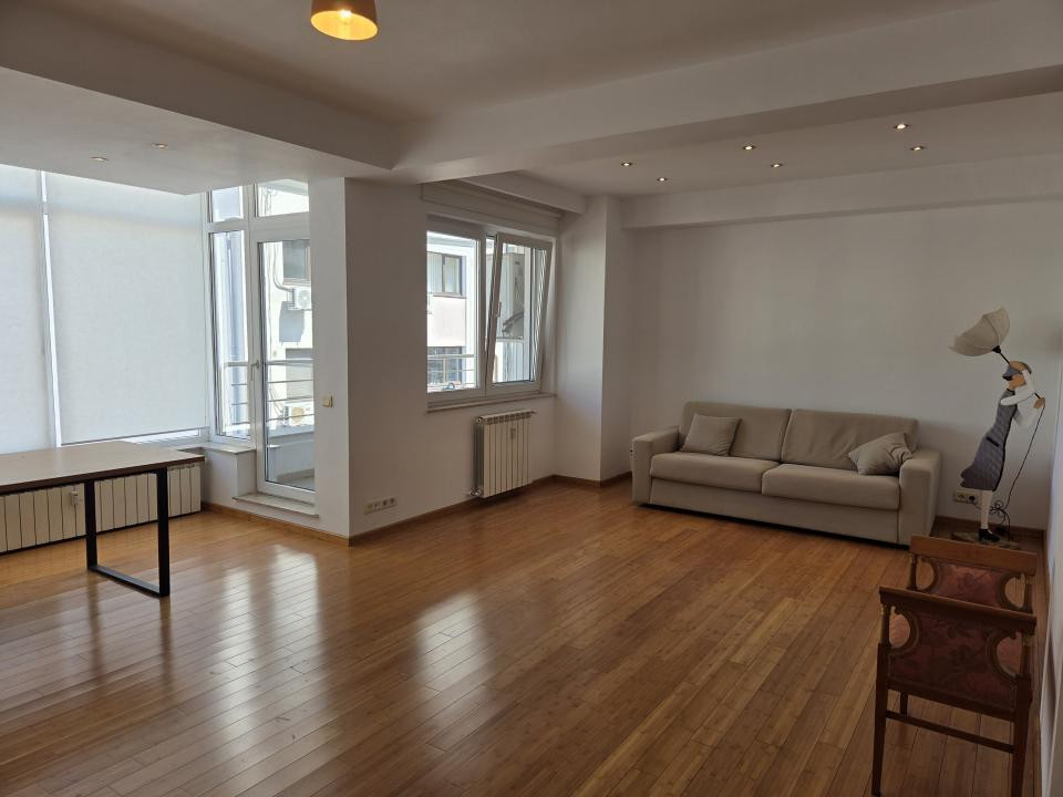 Apartament luminos si spatios, in zona Dorobanti, pretabil birou/rezidenta