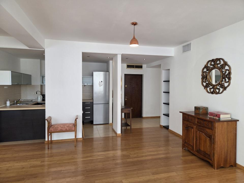 Apartament luminos si spatios, in zona Dorobanti, pretabil birou/rezidenta
