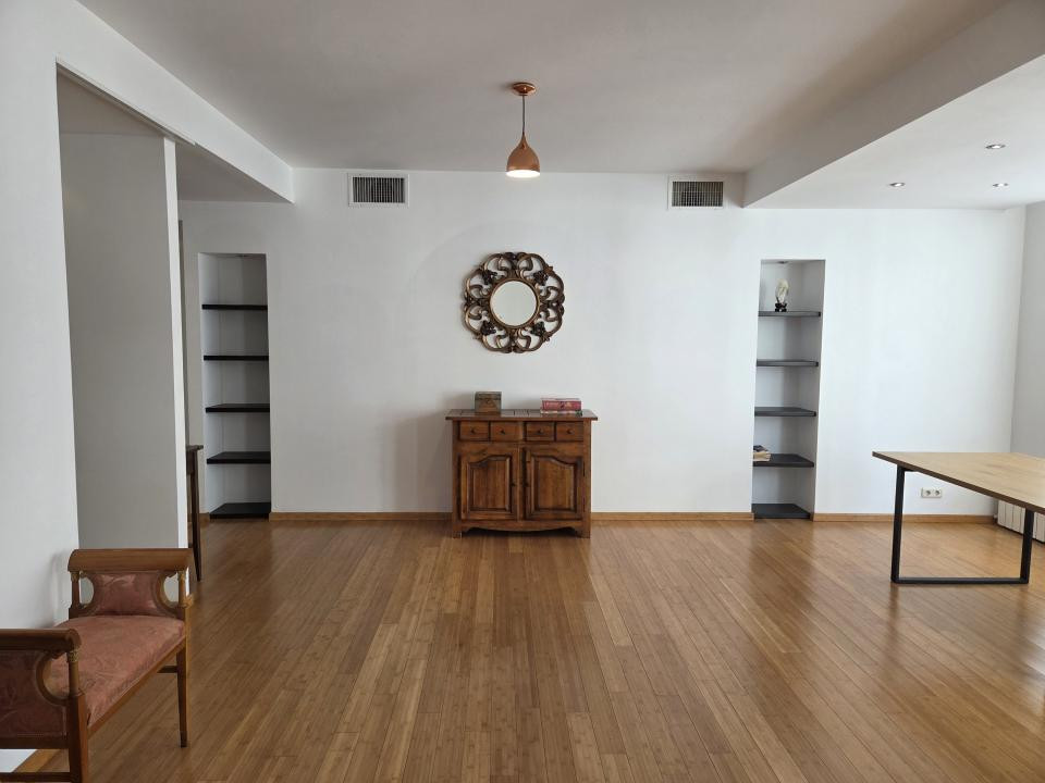 Apartament luminos si spatios, in zona Dorobanti, pretabil birou/rezidenta