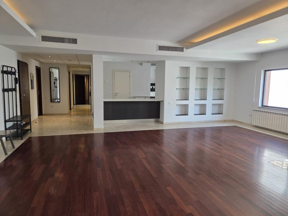 Apartament spatios cu 4 camere, in Dorobanti Capitale