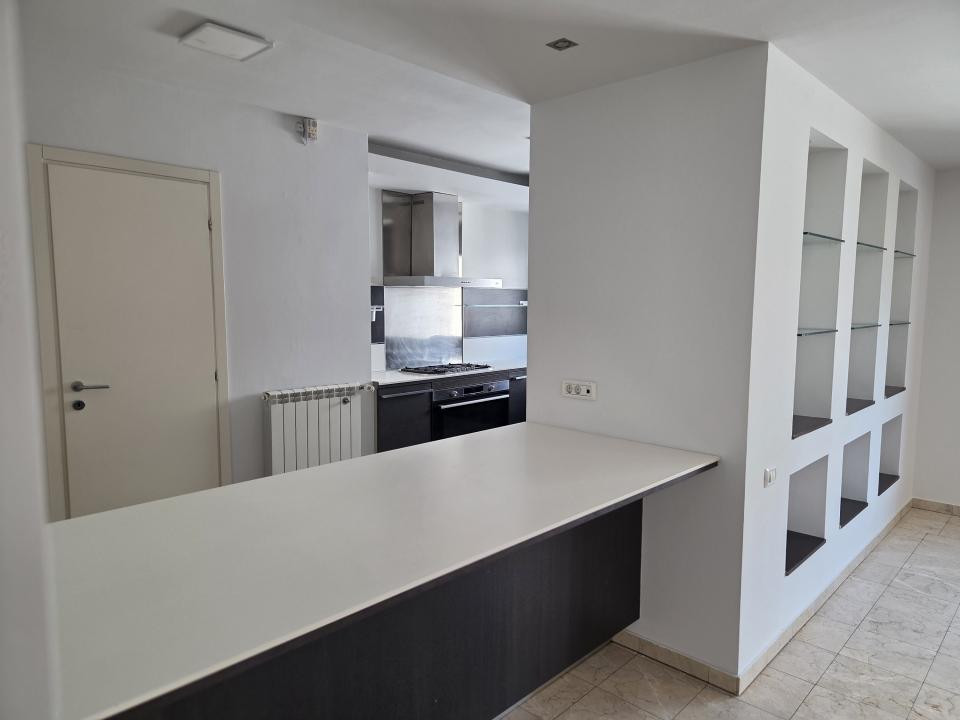 Apartament spatios cu 4 camere, in Dorobanti Capitale