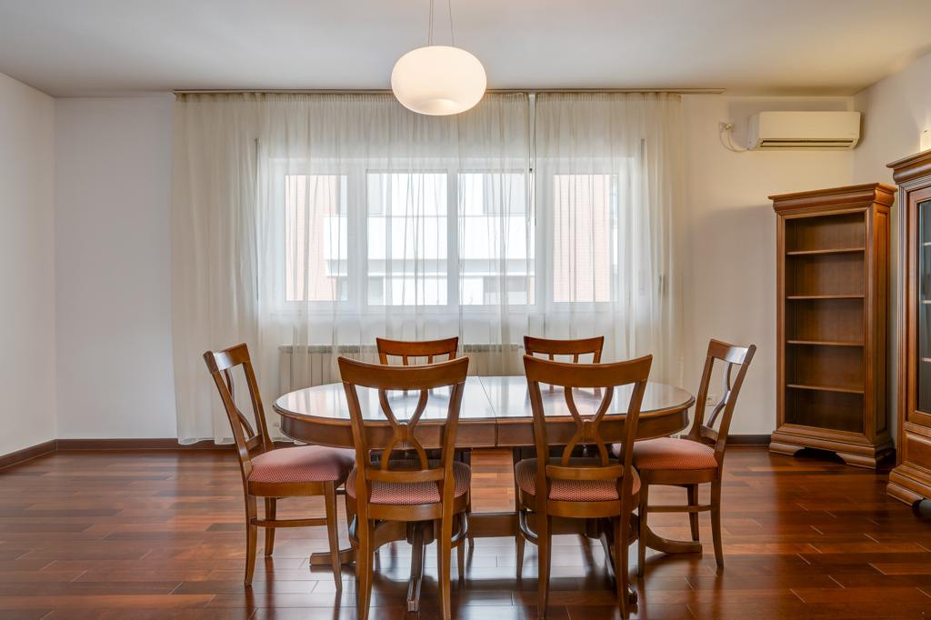 Apartament 4 camere, langa Parcul Ioanid, cu parcare inclusa