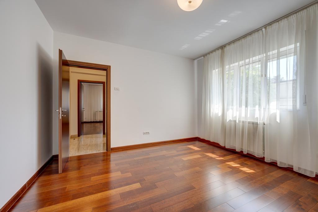 Apartament 4 camere, langa Parcul Ioanid, cu parcare inclusa