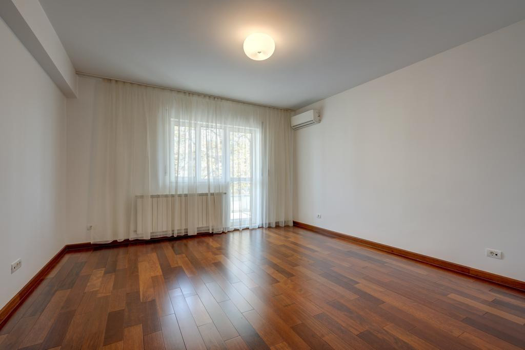 Apartament 4 camere, langa Parcul Ioanid, cu parcare inclusa