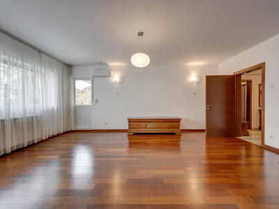 Apartament 4 camere, langa Parcul Ioanid, cu parcare inclusa