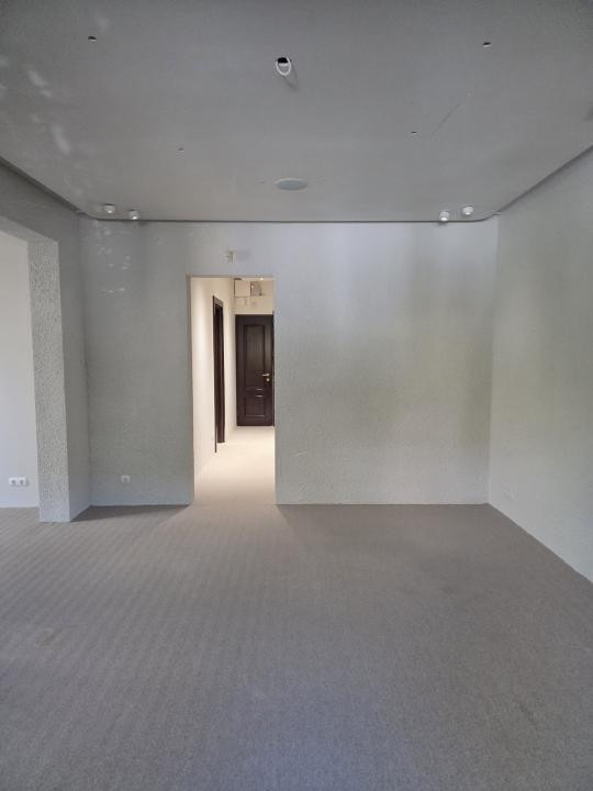 Vilă renovată și consolidată, de închiriat în Piața Dorobanți 