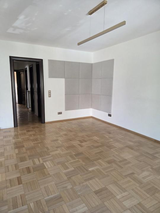 Vilă renovată și consolidată, de închiriat în Piața Dorobanți 