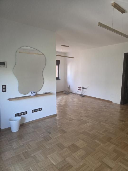 Vilă renovată și consolidată, de închiriat în Piața Dorobanți 