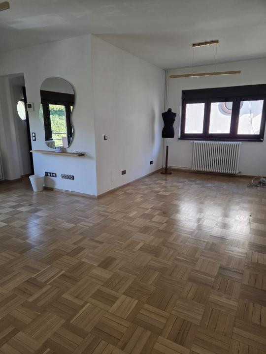Vilă renovată și consolidată, de închiriat în Piața Dorobanți 