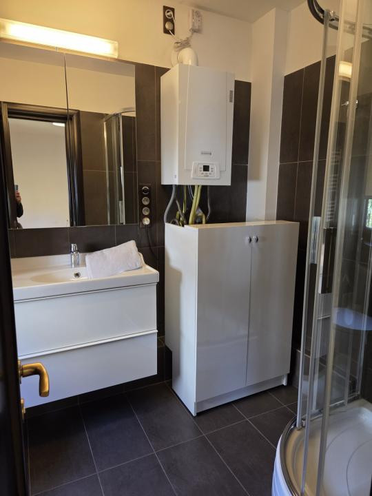 Vilă renovată și consolidată, de închiriat în Piața Dorobanți 