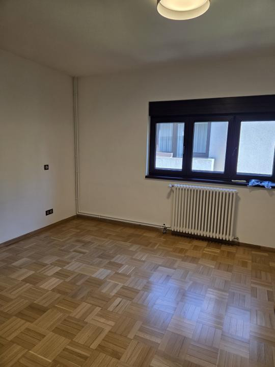 Vilă renovată și consolidată, de închiriat în Piața Dorobanți 