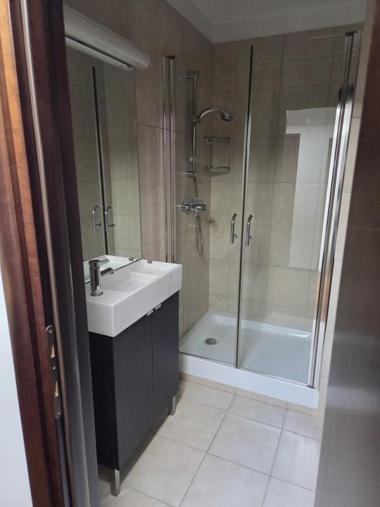 Vilă renovată și consolidată, de închiriat în Piața Dorobanți 