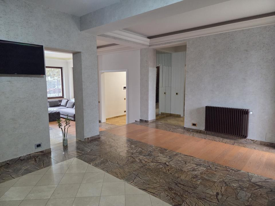 Vilă spațioasă și luminoasă, cu 4 dormitoare si 4 locuri de parcare