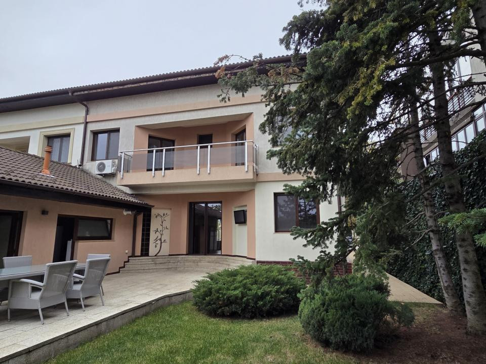 Vilă spațioasă și luminoasă, cu 4 dormitoare si 4 locuri de parcare