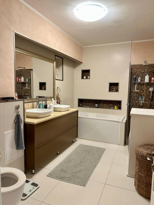 Apartament exclusivist cu 4 camere, în cartierului Primaverii