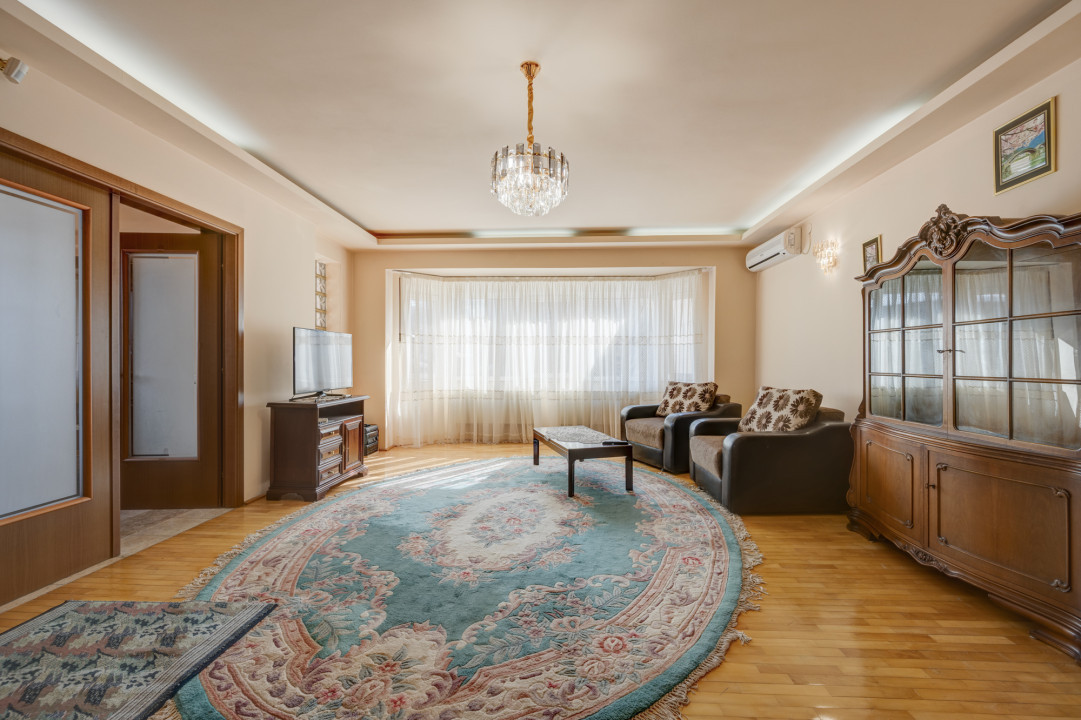 Vila cu 7 camere, zona Calea Calarasilor