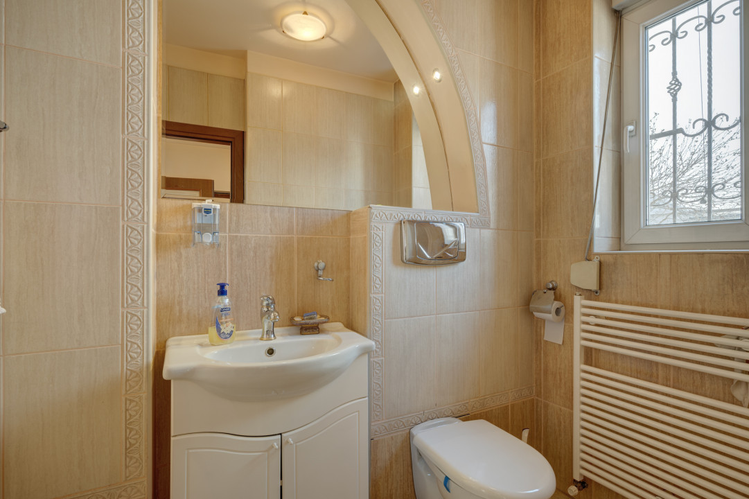 Vila cu 7 camere, zona Calea Calarasilor
