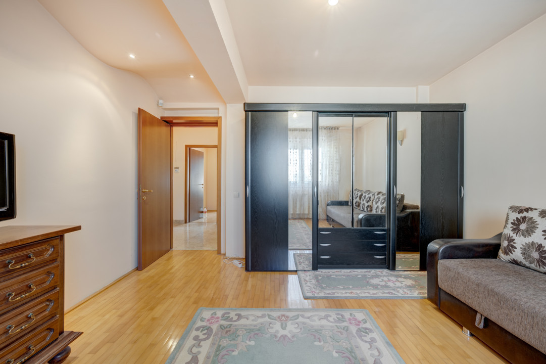 Vila cu 7 camere, zona Calea Calarasilor