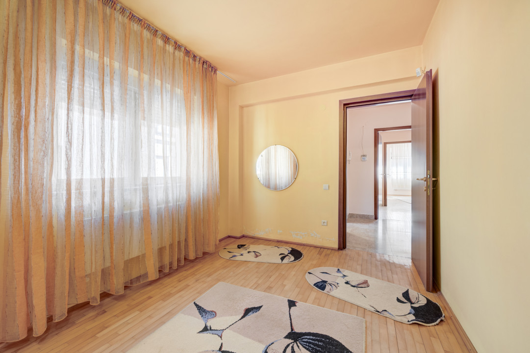 Vila cu 7 camere, zona Calea Calarasilor