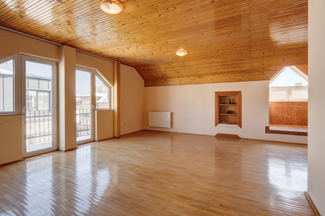 Vila cu 7 camere, zona Calea Calarasilor