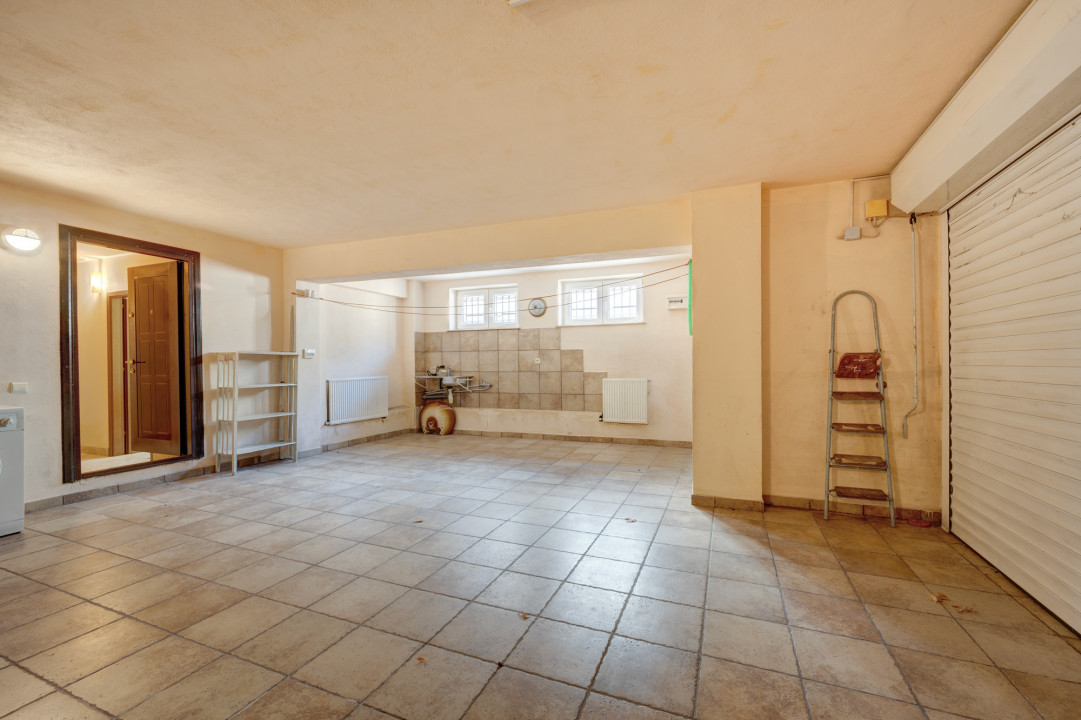 Vila cu 7 camere, zona Calea Calarasilor
