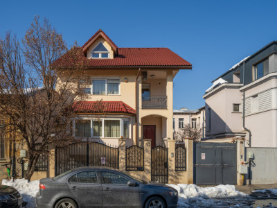 Vila cu 7 camere, zona Calea Calarasilor
