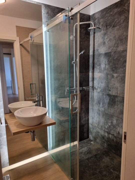 Sunny 3 bedrooms apartment, downtown