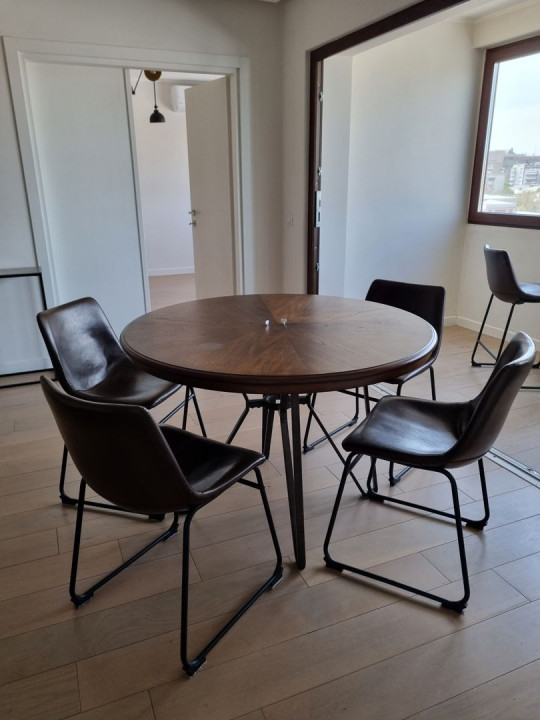 Sunny 3 bedrooms apartment, downtown