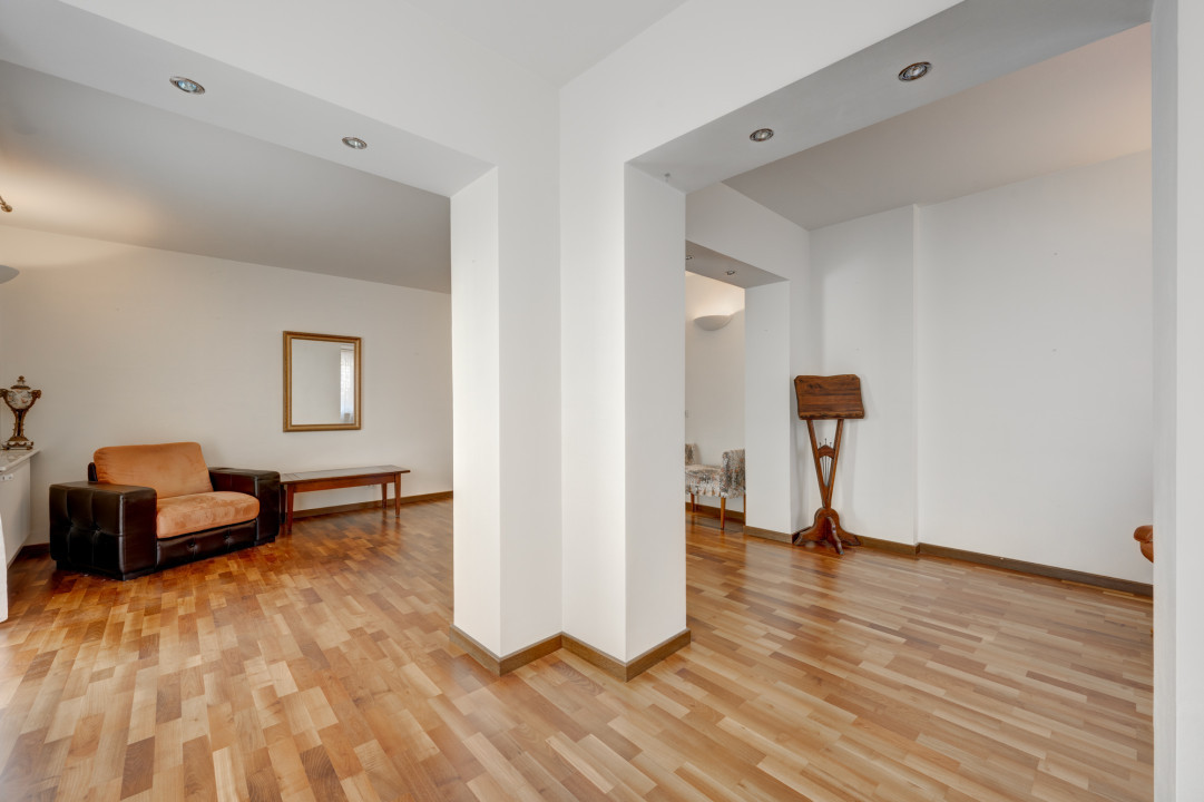 Vila spatioasa si luminoasa, in zona Floreasca