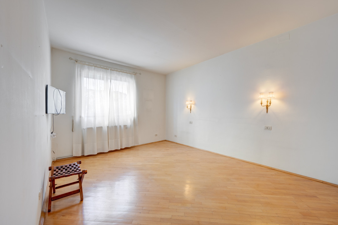 Vila spatioasa si luminoasa, in zona Floreasca