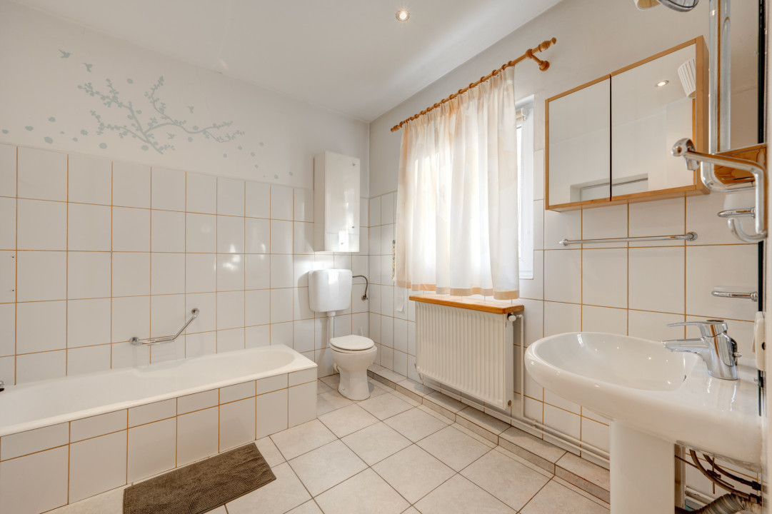 Vila spatioasa si luminoasa, in zona Floreasca